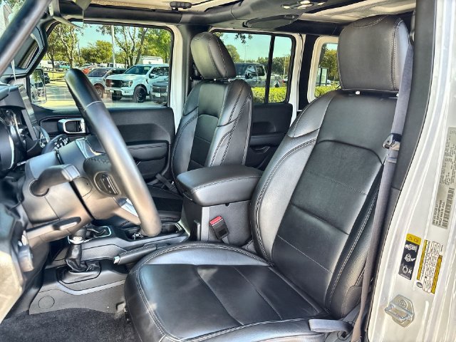 Used 2023 Jeep Wrangler Unlimited Sahara AWD/4WD image 19