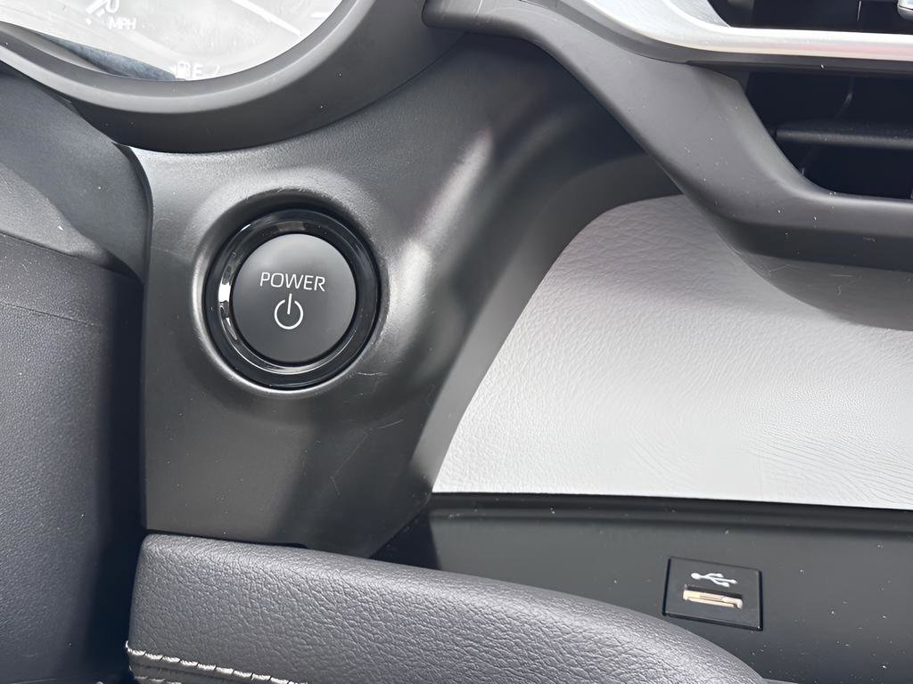 Used 2025 Toyota Sienna LE FWD image 19