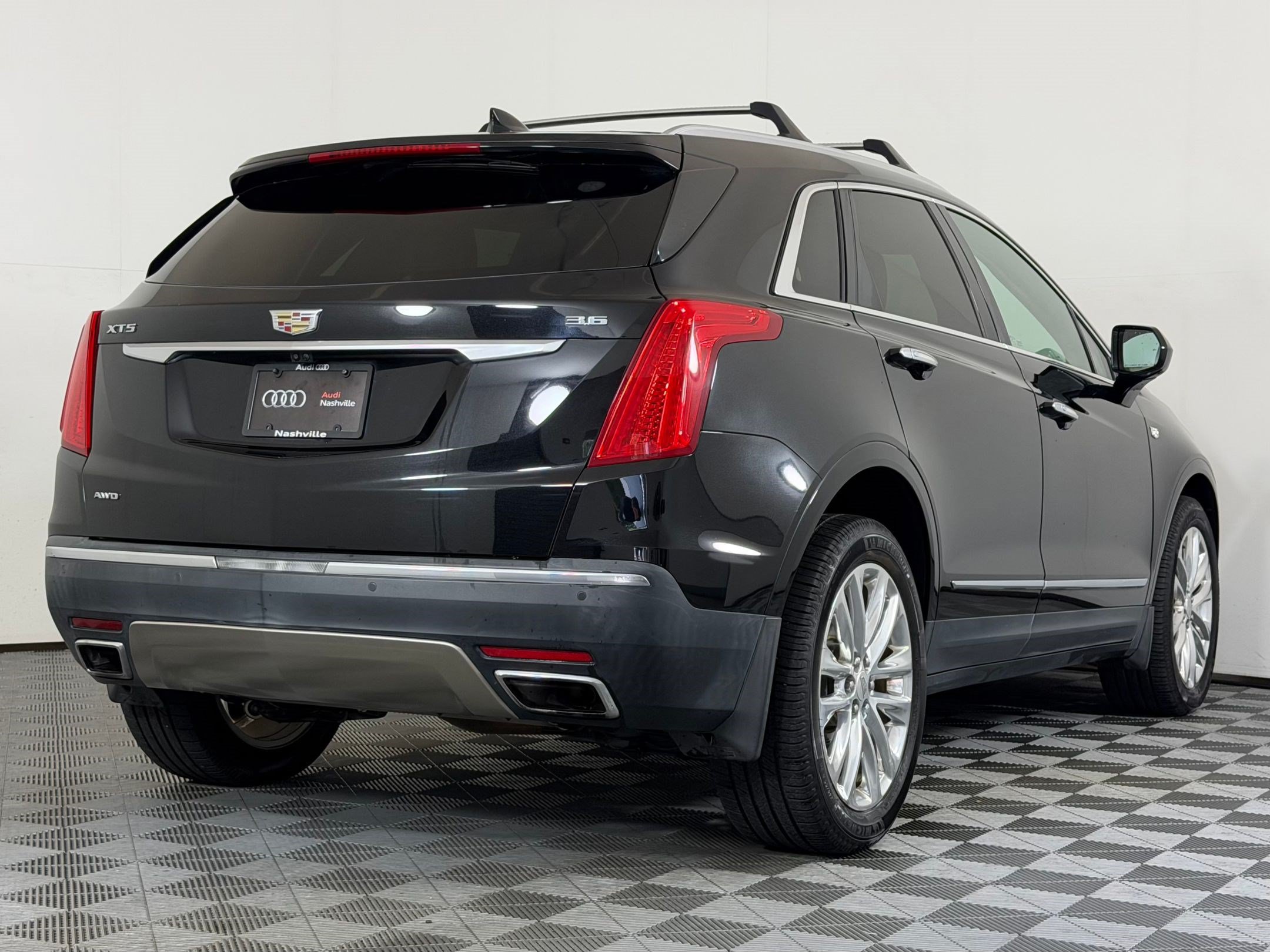 Used 2017 Cadillac XT5 Platinum AWD/4WD image 9