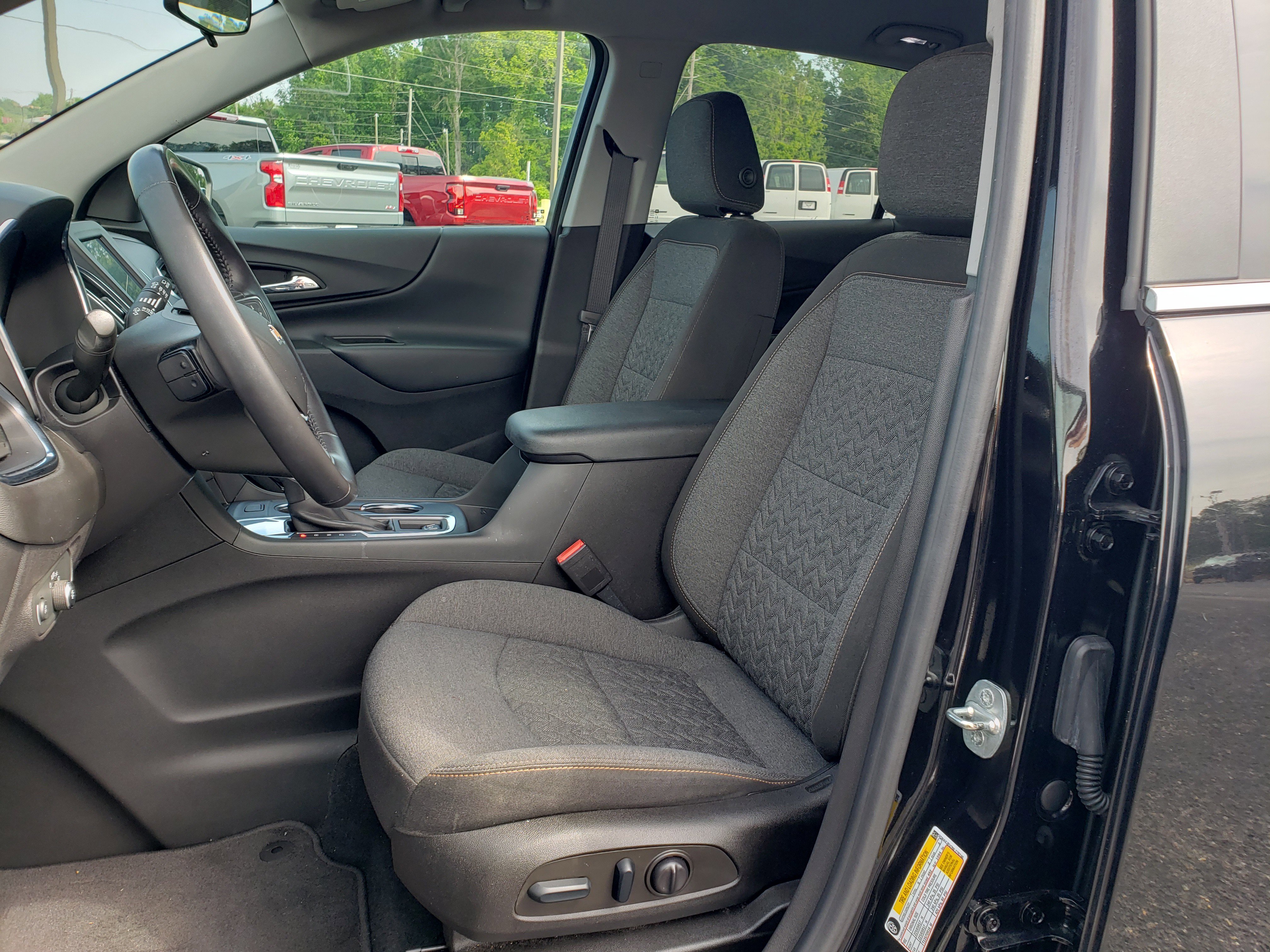 Used 2022 Chevrolet Equinox LT w/ Driver Convenience Package FWD image 29