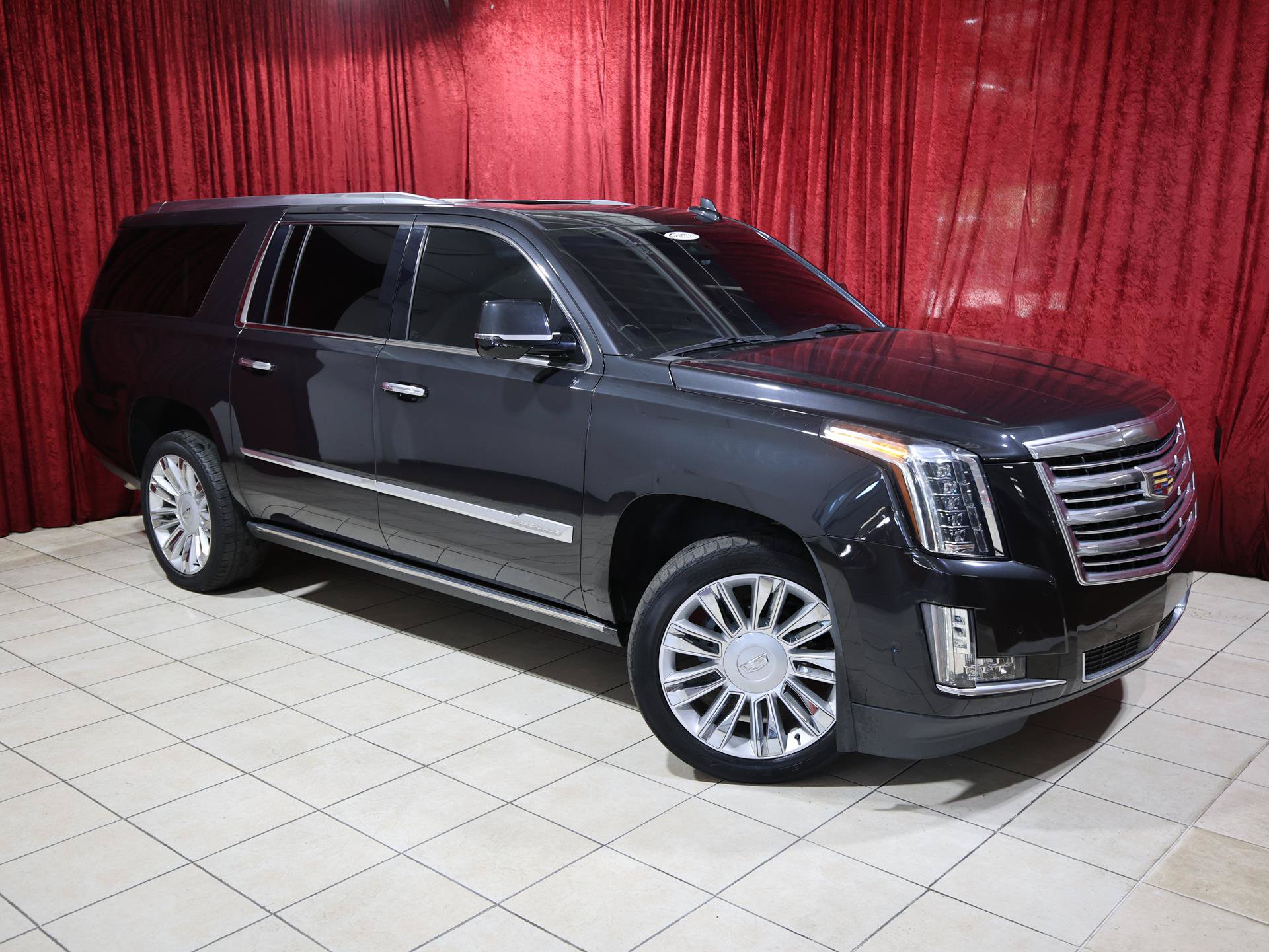 Used 2019 Cadillac Escalade ESV Platinum RWD image 2