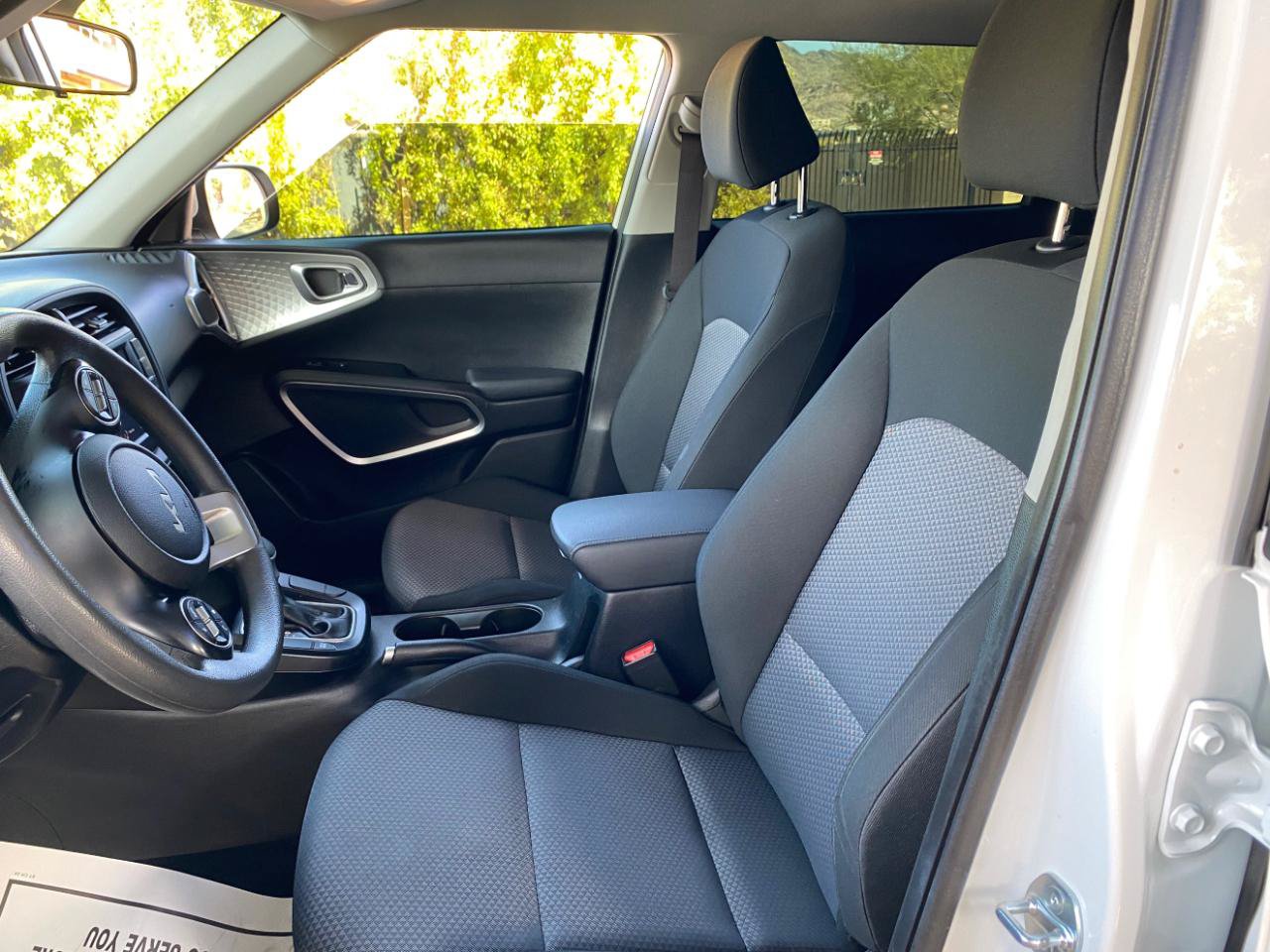 Used 2025 Kia Soul LX w/ LX Technology Package FWD image 23