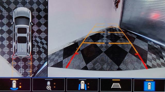 Used 2022 Chevrolet Traverse LT w/ LT Premium Package image 14