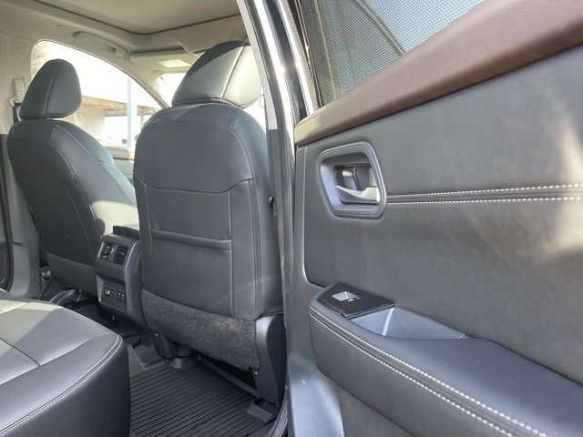 Used 2023 Nissan Rogue SL w/ SL Premium Package image 22