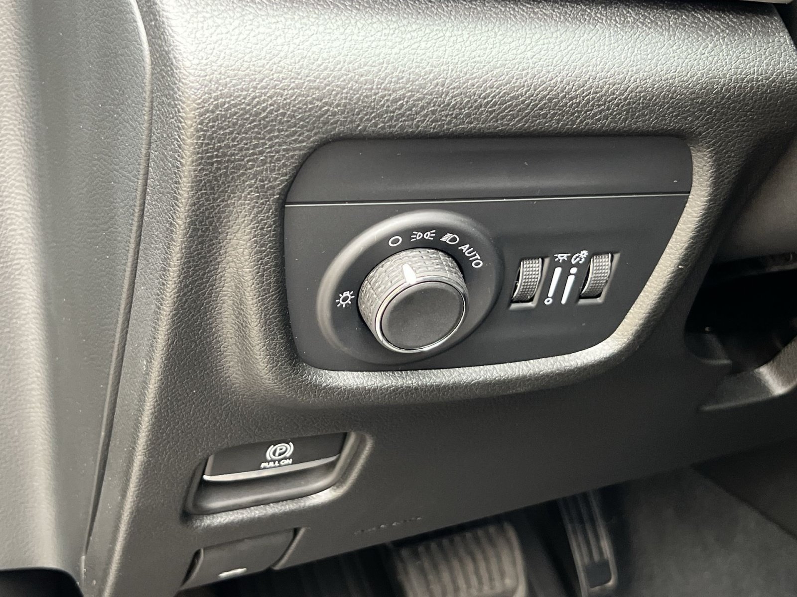 Used 2024 Jeep Grand Cherokee Altitude AWD/4WD image 29