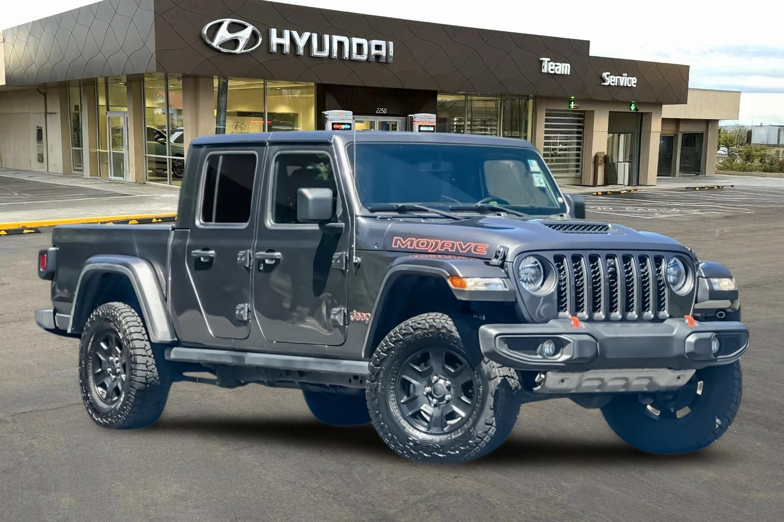 Used 2022 Jeep Gladiator Mojave w/ Trailer Tow Package AWD/4WD video 2