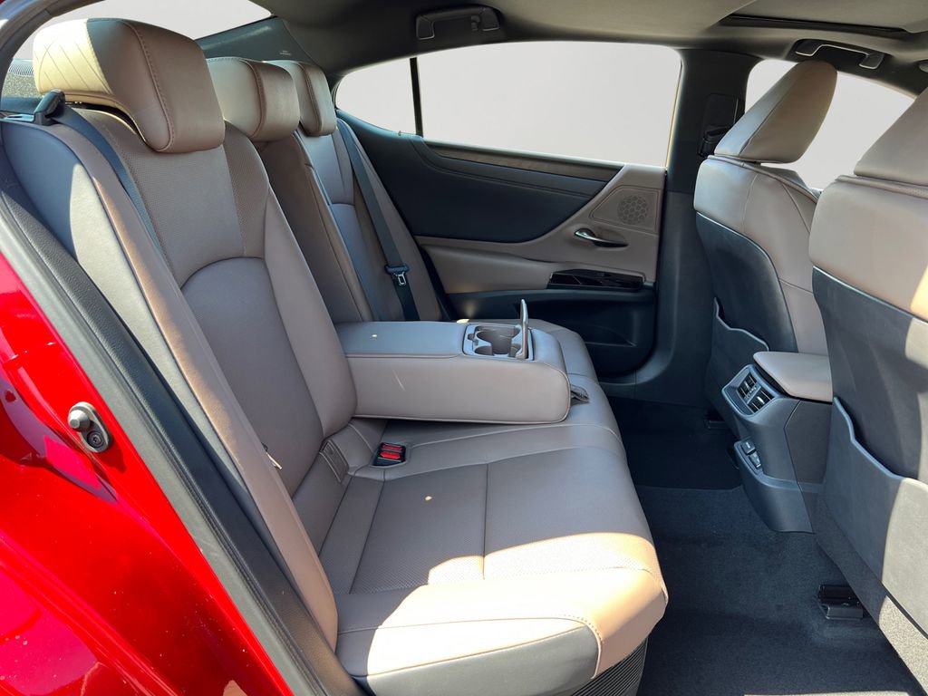 New 2025 Lexus ES 300h w/ Premium Package image 11