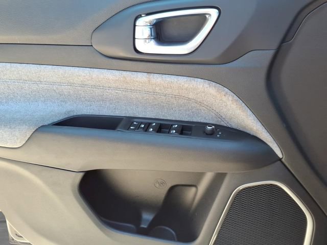 Used 2024 Jeep Compass Latitude AWD/4WD image 16
