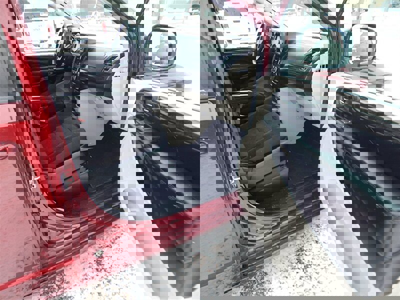 Used 2018 Dodge Grand Caravan SE w/ UConnect Hands-Free Group image 15