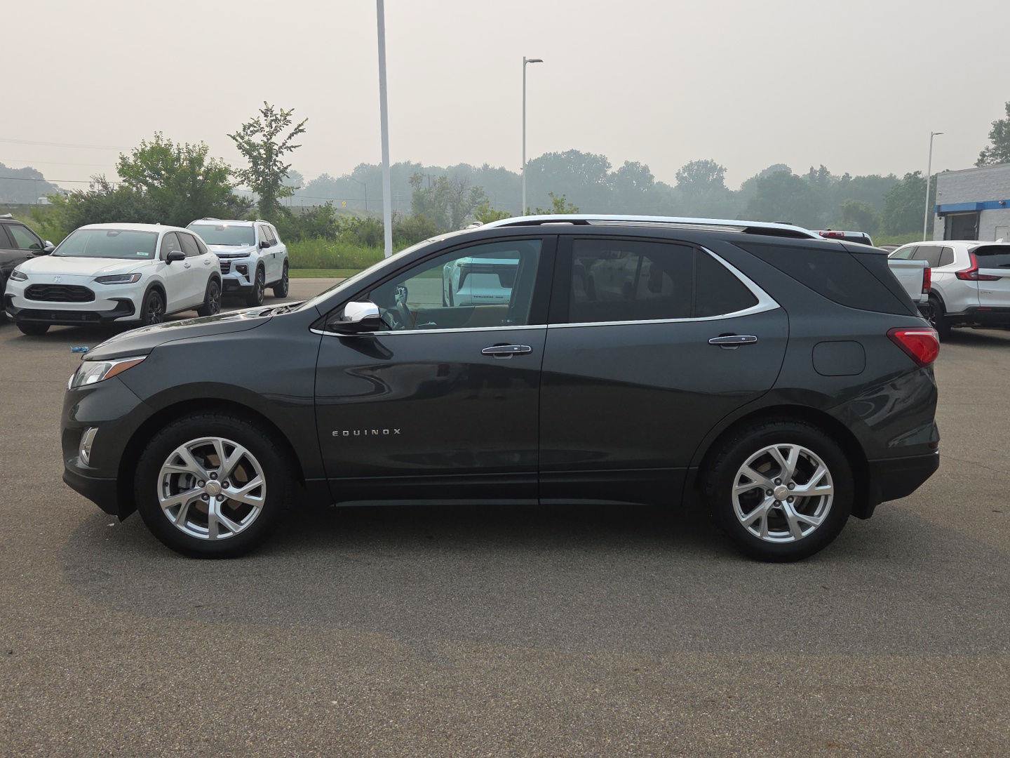 Used 2018 Chevrolet Equinox Premier FWD image 2