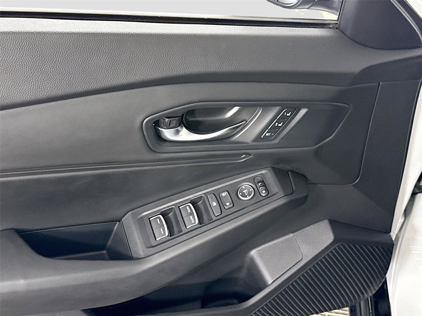 Used 2025 Honda Accord EX-L image 9