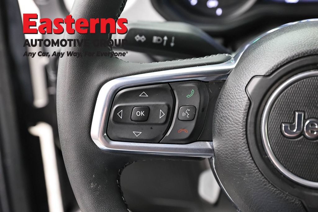 Used 2025 Jeep Wrangler Unlimited Sahara AWD/4WD image 15
