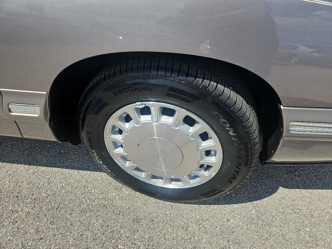 Used 1998 Cadillac De Ville FWD image 11