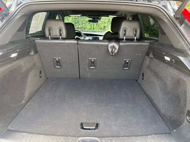 Certified 2023 Cadillac XT4 Luxury w/ Cold Weather Package AWD/4WD image 6