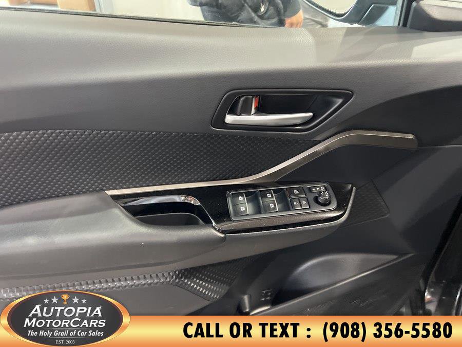 Used 2019 Toyota C-HR XLE FWD image 19