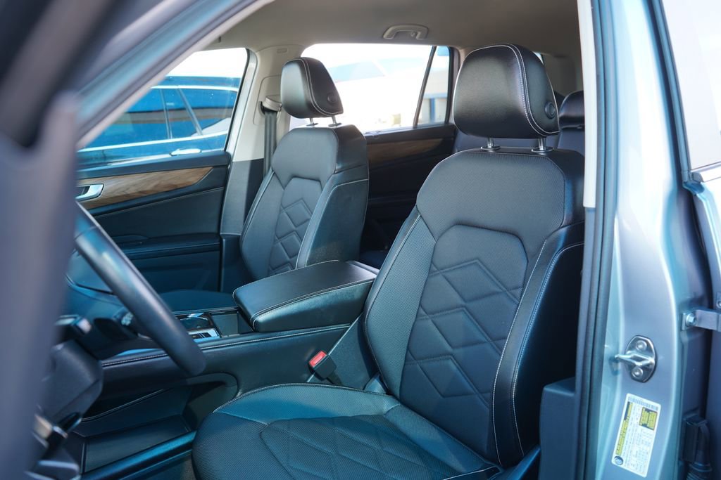 Used 2025 Volkswagen Atlas SE image 16