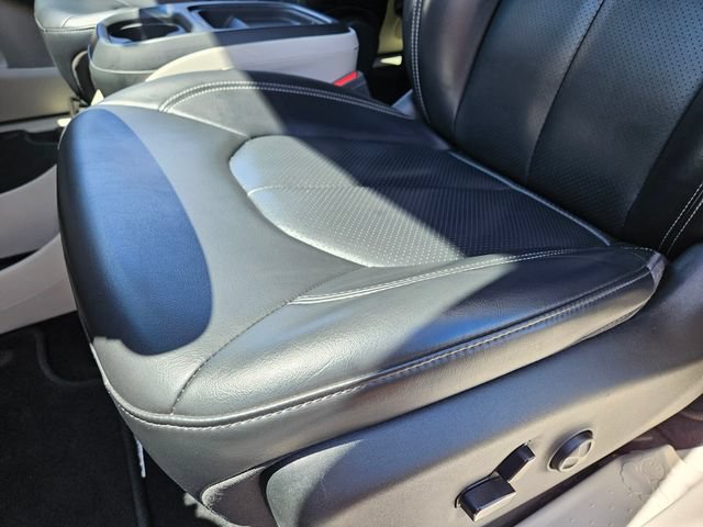 Used 2021 Chrysler Voyager Lxi FWD image 8