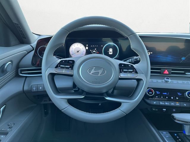 Certified 2025 Hyundai Elantra SEL w/ Cargo Package image 15