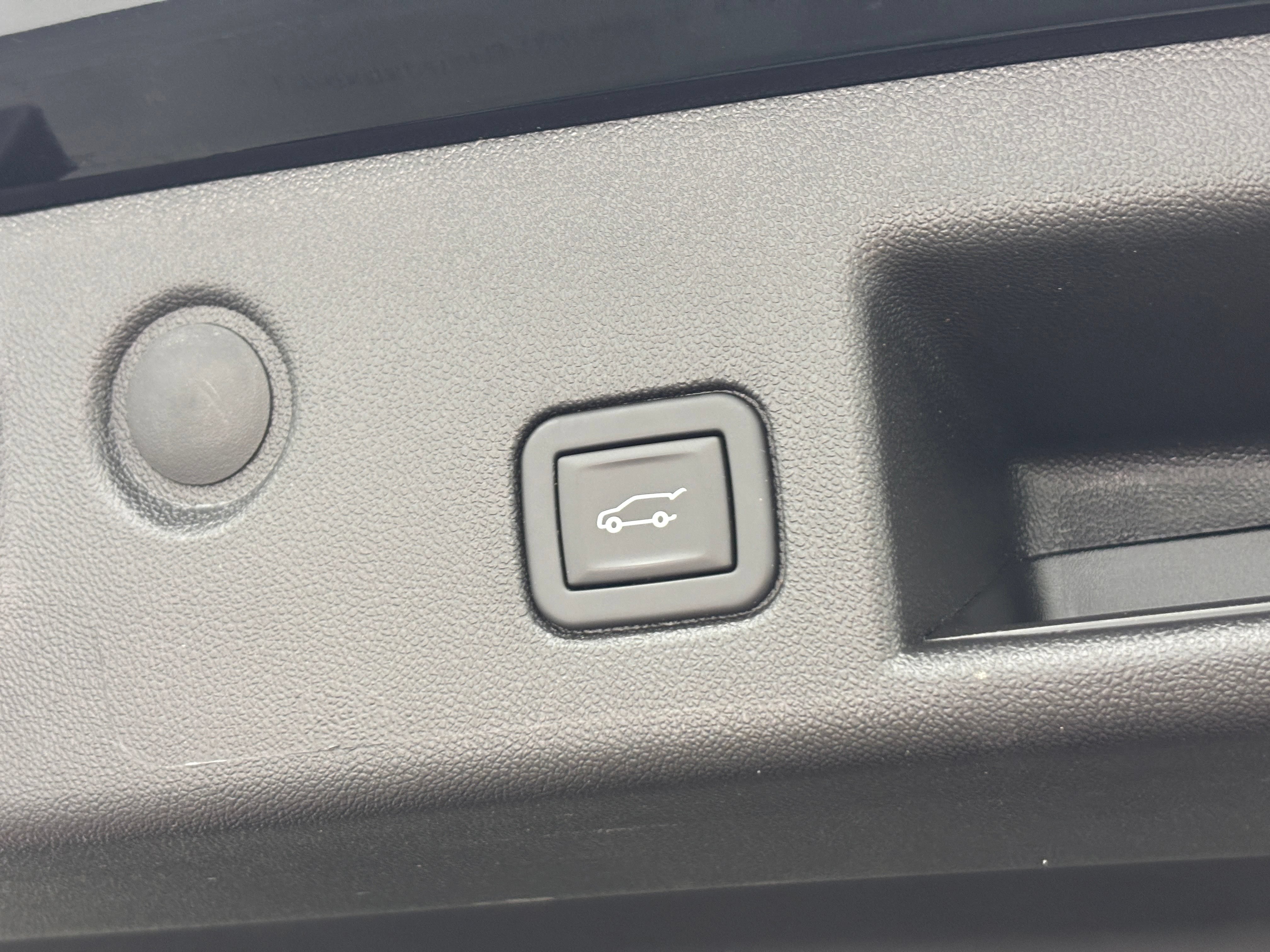 Used 2024 Chevrolet Equinox Premier AWD/4WD image 10