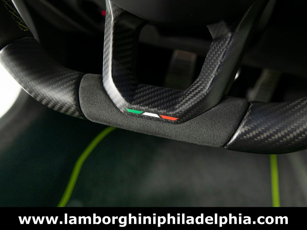 Used 2025 Lamborghini Revuelto image 20