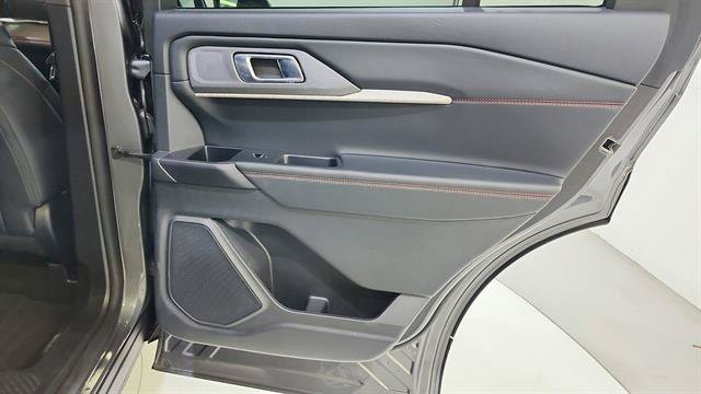 Used 2025 Ford Explorer ST-Line AWD/4WD image 33