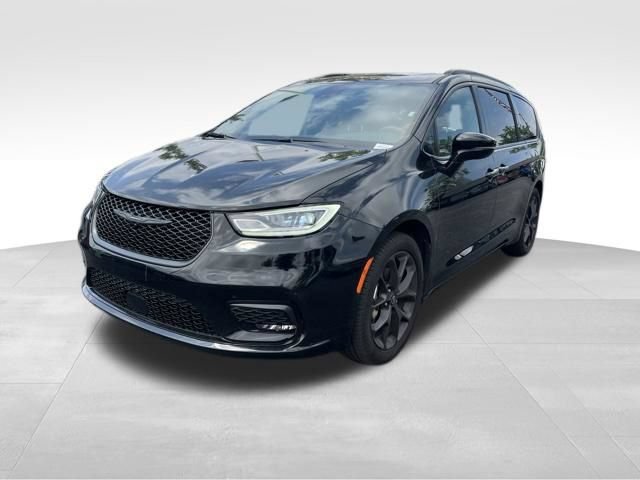 Used 2025 Chrysler Pacifica Limited FWD image 3