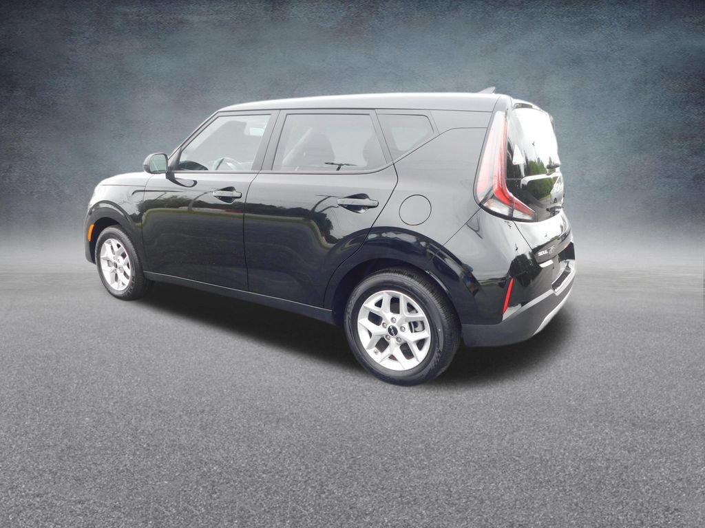 Used 2025 Kia Soul LX w/ LX Technology Package FWD image 5