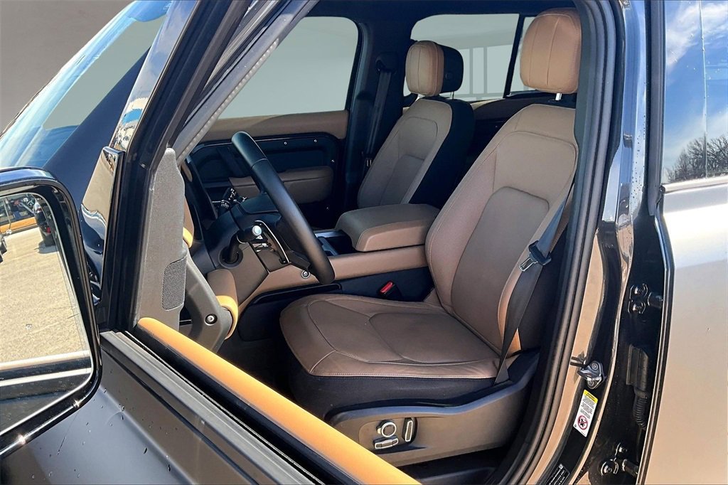 Used 2025 Land Rover Defender 130 V8 image 26