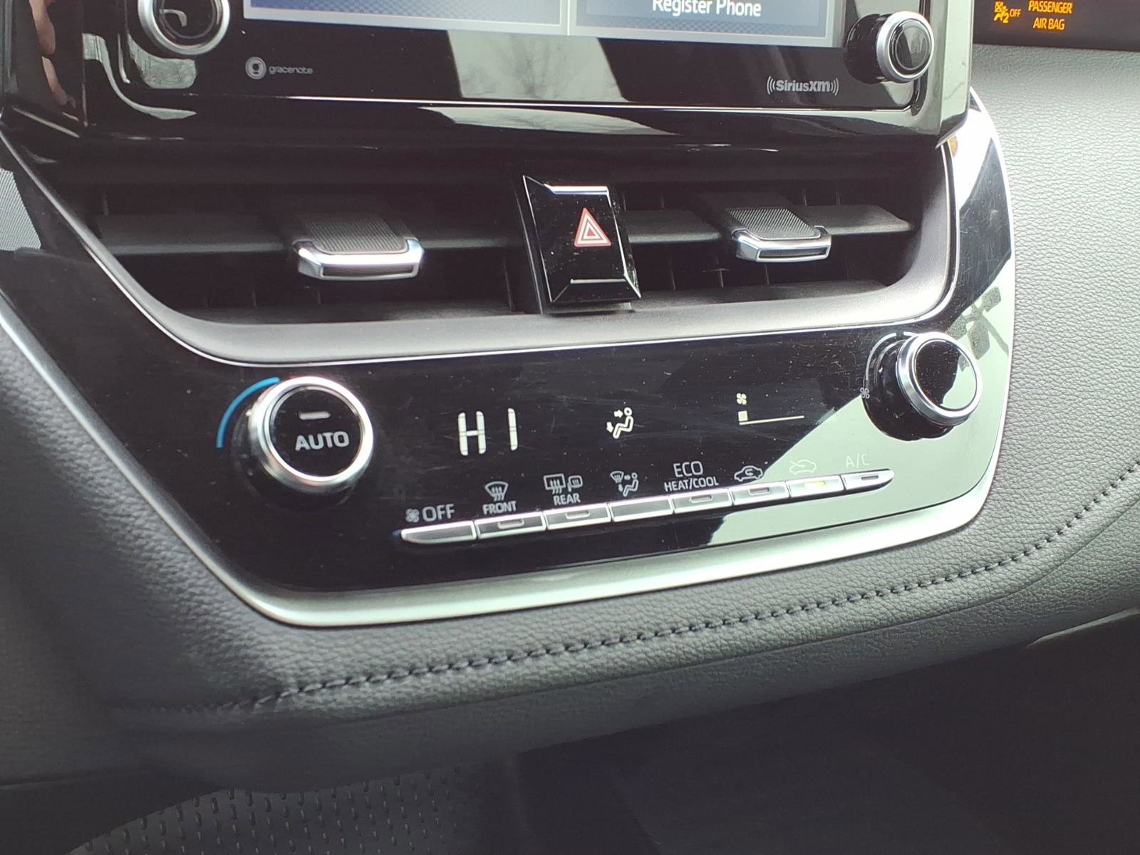 Used 2022 Toyota Corolla SE image 19