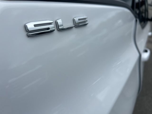 Used 2023 GMC Terrain SLE w/ Driver Convenience Package AWD/4WD image 5