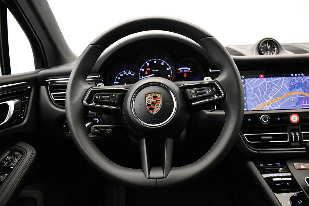 Certified 2026 Porsche Macan AWD/4WD image 28