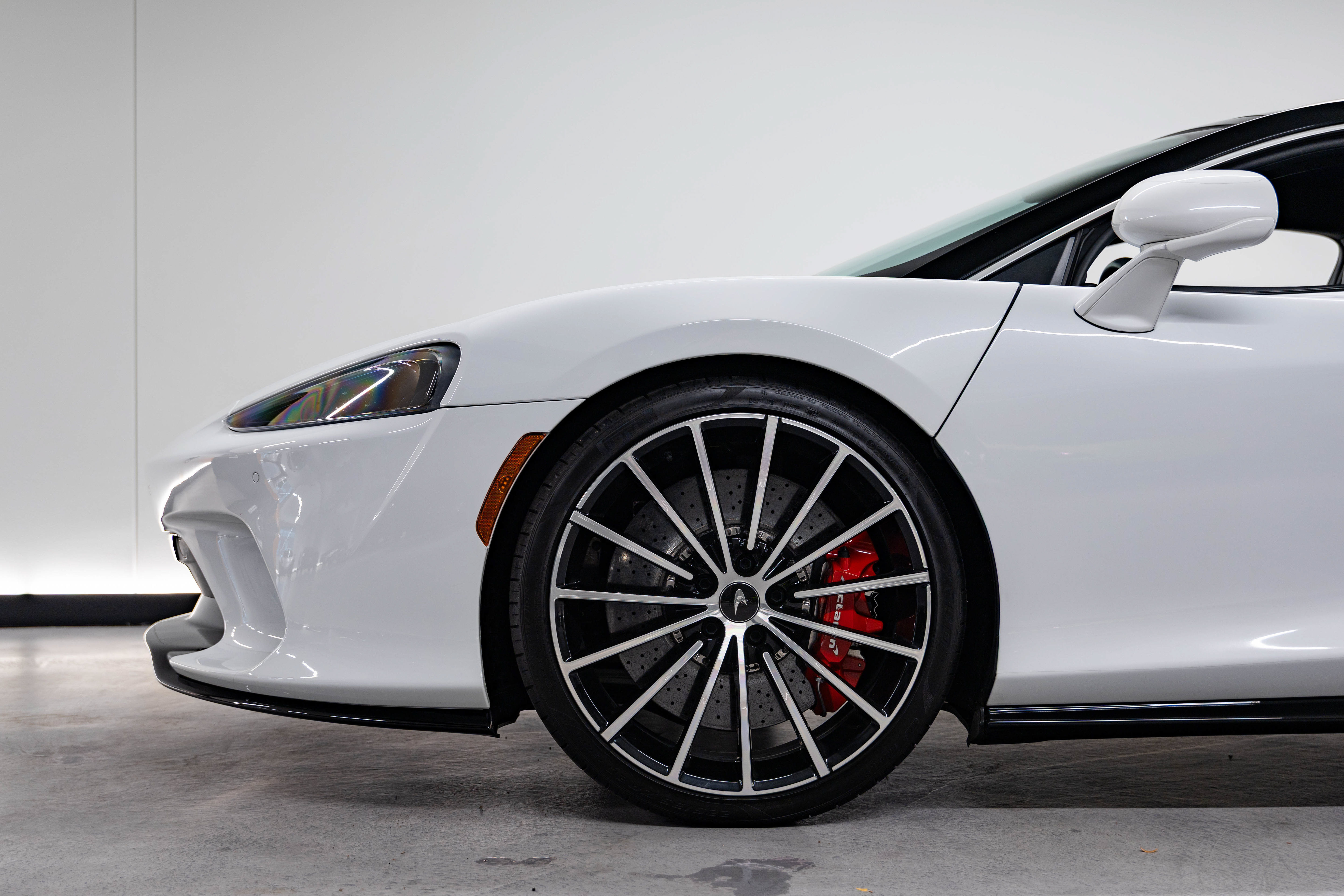 Used 2020 McLaren GT RWD image 3
