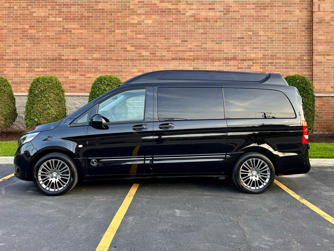 Used 2018 Mercedes-Benz Metris Passenger image 3