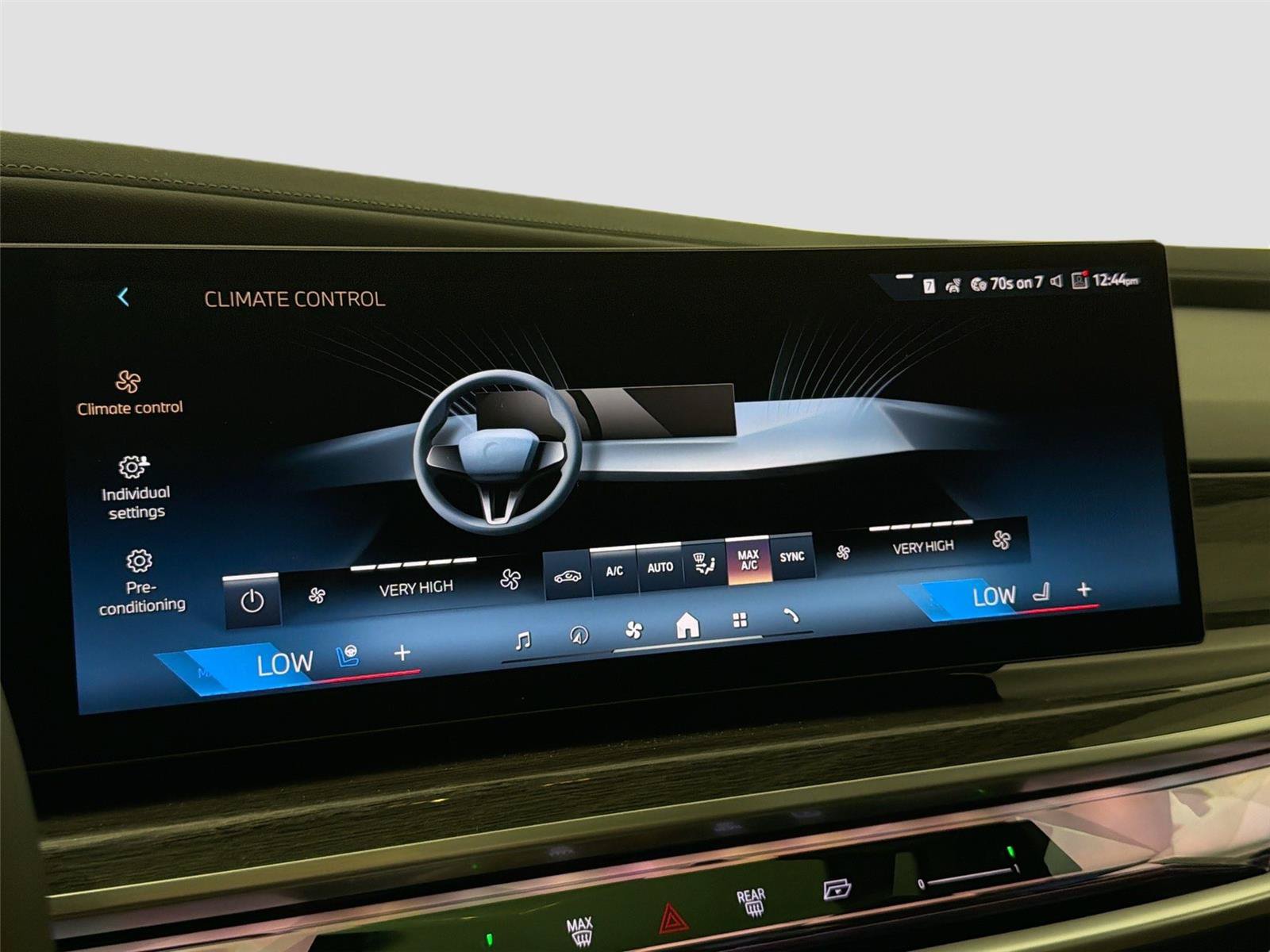 New 2026 BMW 750e xDrive AWD/4WD image 14