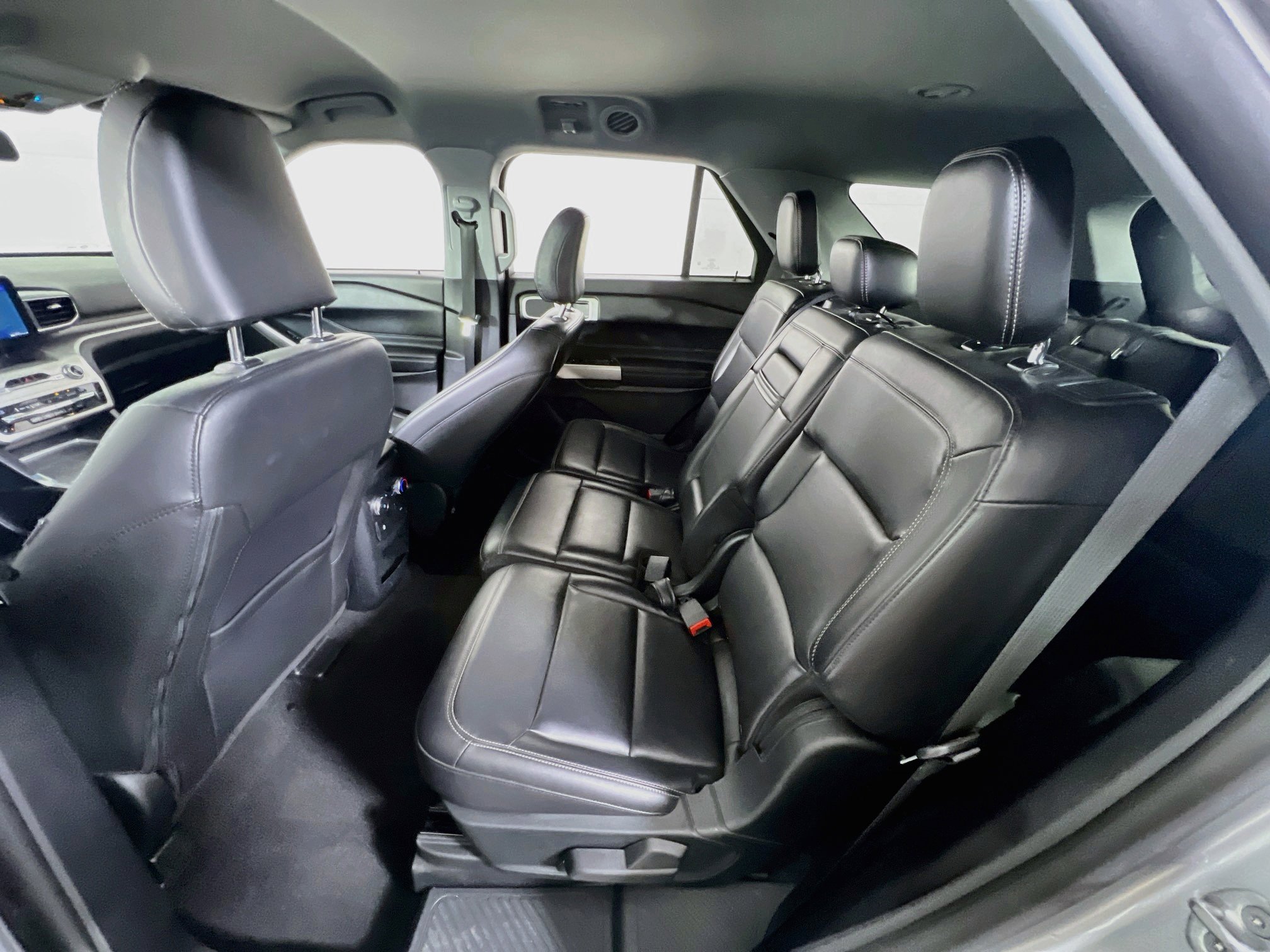 Used 2021 Ford Explorer XLT w/ Equipment Group 202A AWD/4WD image 24