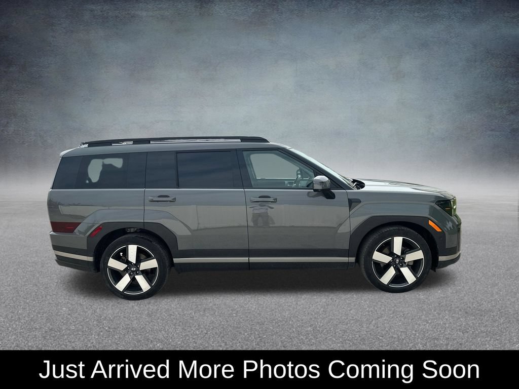Used 2024 Hyundai Santa Fe Limited FWD image 2