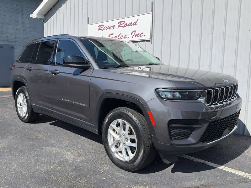 Used 2023 Jeep Grand Cherokee Laredo X AWD/4WD image 1