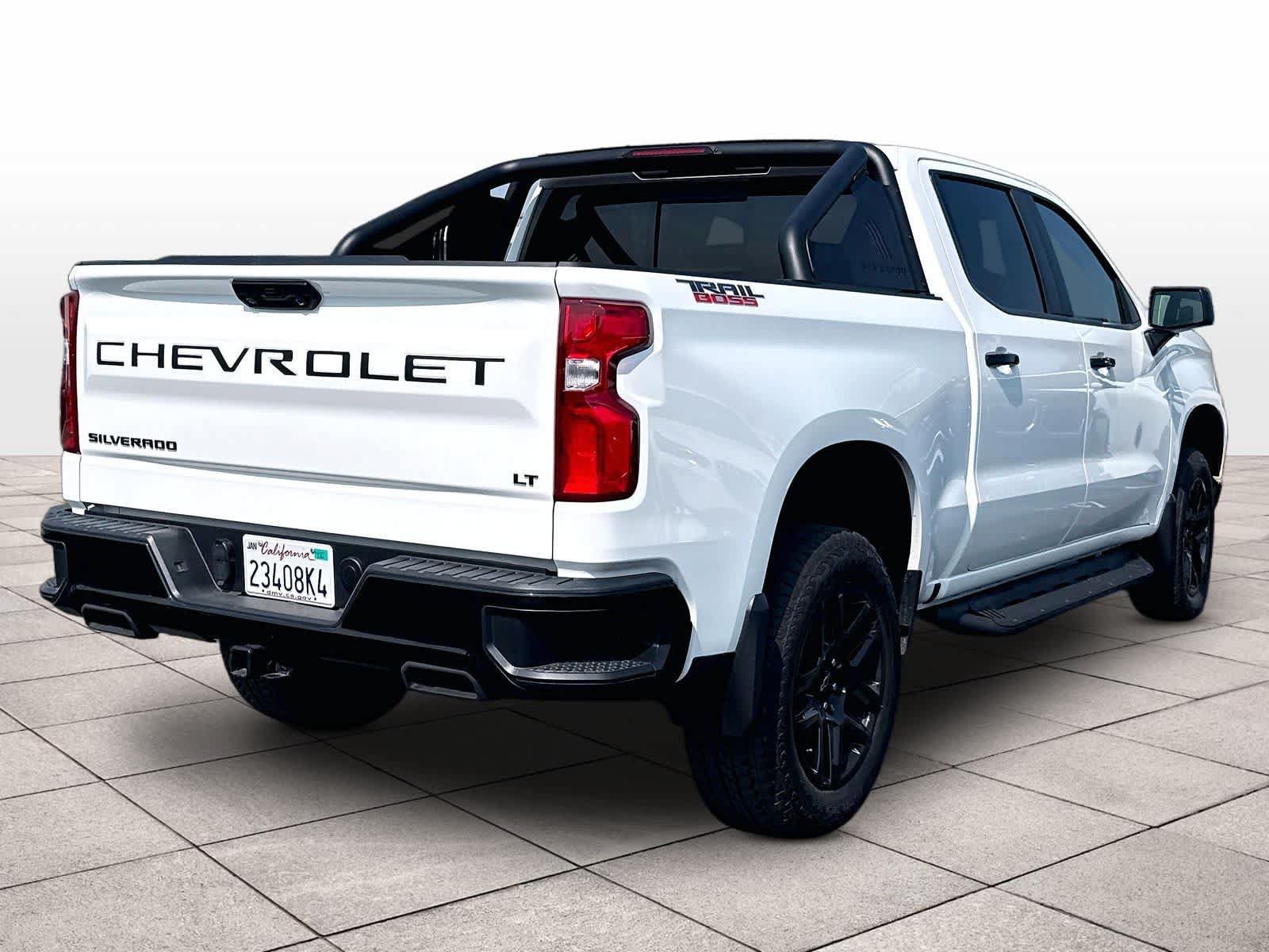 Used 2025 Chevrolet Silverado 1500 LT Trail Boss w/ Convenience Package II AWD/4WD image 9