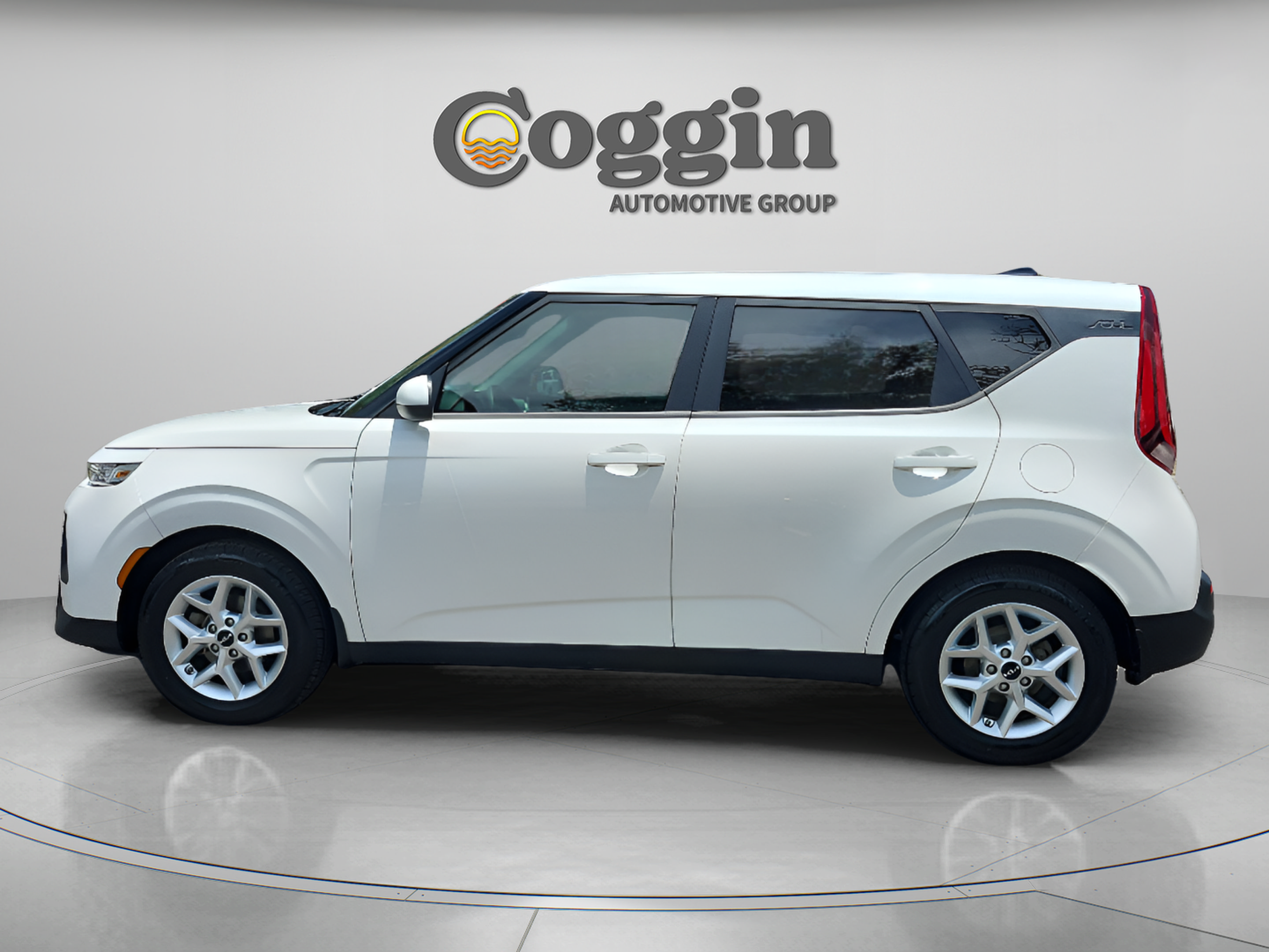 Used 2022 Kia Soul LX w/ Technology Package FWD image 2