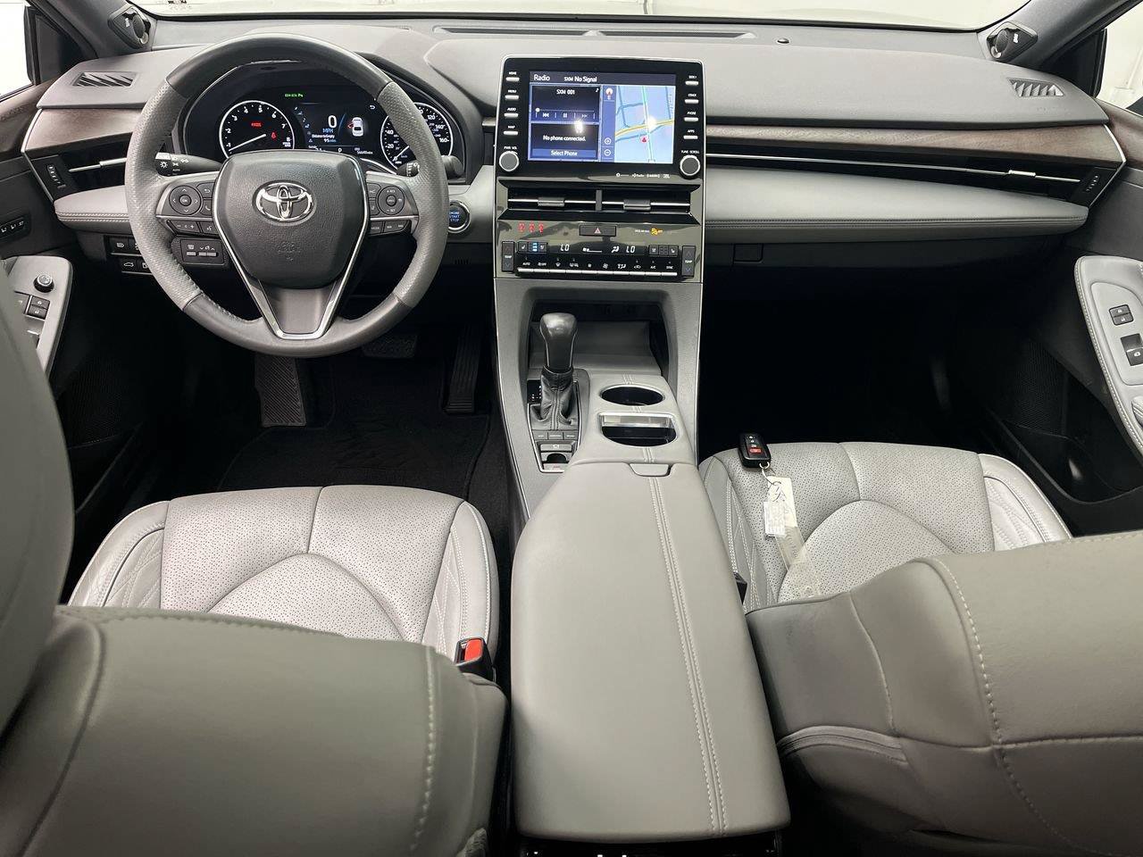 Used 2021 Toyota Avalon Limited w/ Advanced Safety Package FWD image 4