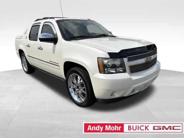 Used 2013 Chevrolet Avalanche LTZ RWD image 14