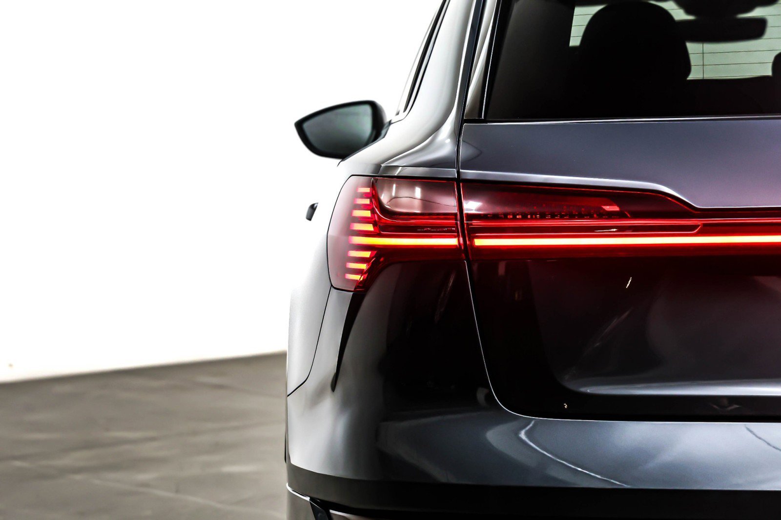 Used 2024 Audi Q8 e-tron Premium image 15