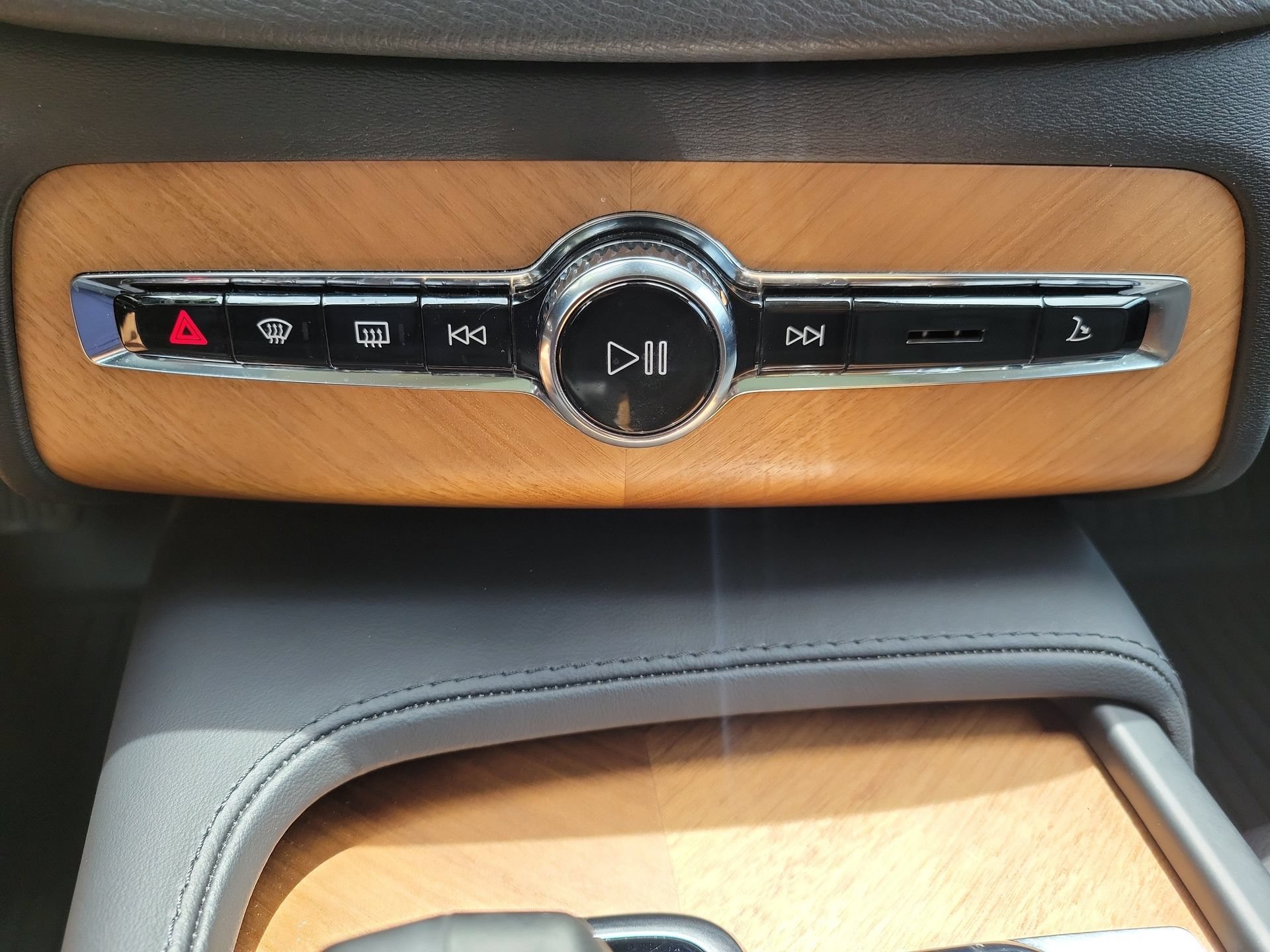 Used 2024 Volvo XC90 B6 Plus AWD/4WD image 44