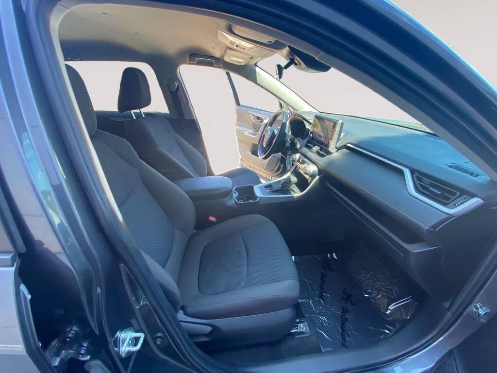 Used 2023 Toyota RAV4 LE AWD/4WD image 15