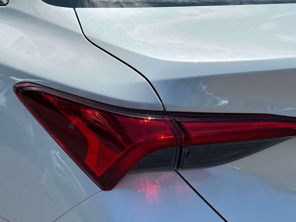 Used 2022 Toyota Avalon Limited w/ Advanced Safety Package FWD image 11
