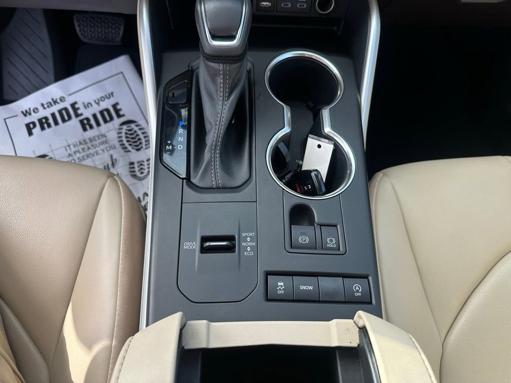 Used 2022 Toyota Highlander XLE image 16