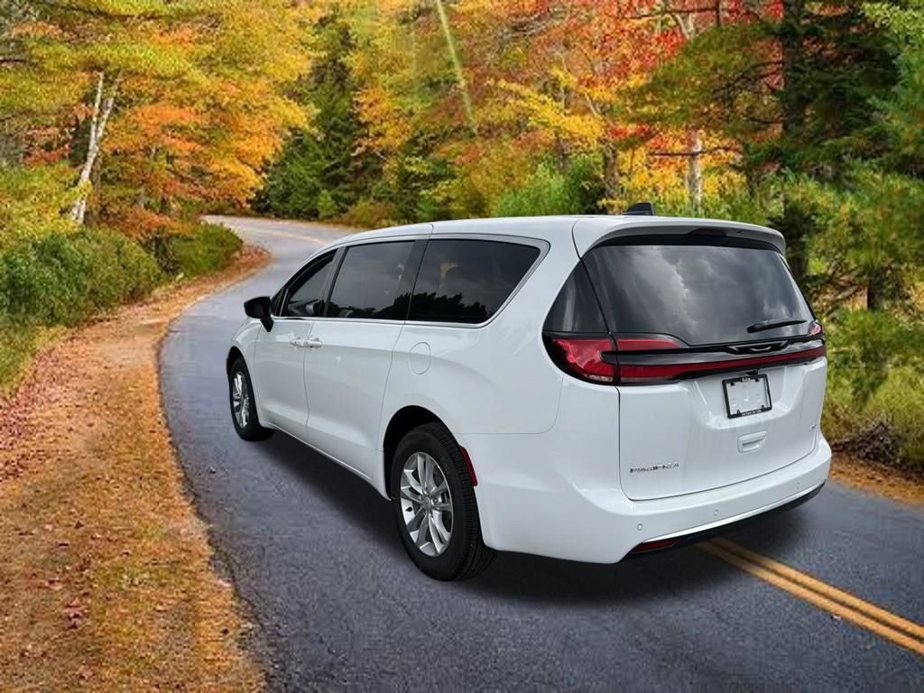 New 2027 Chrysler Pacifica Select AWD/4WD image 6