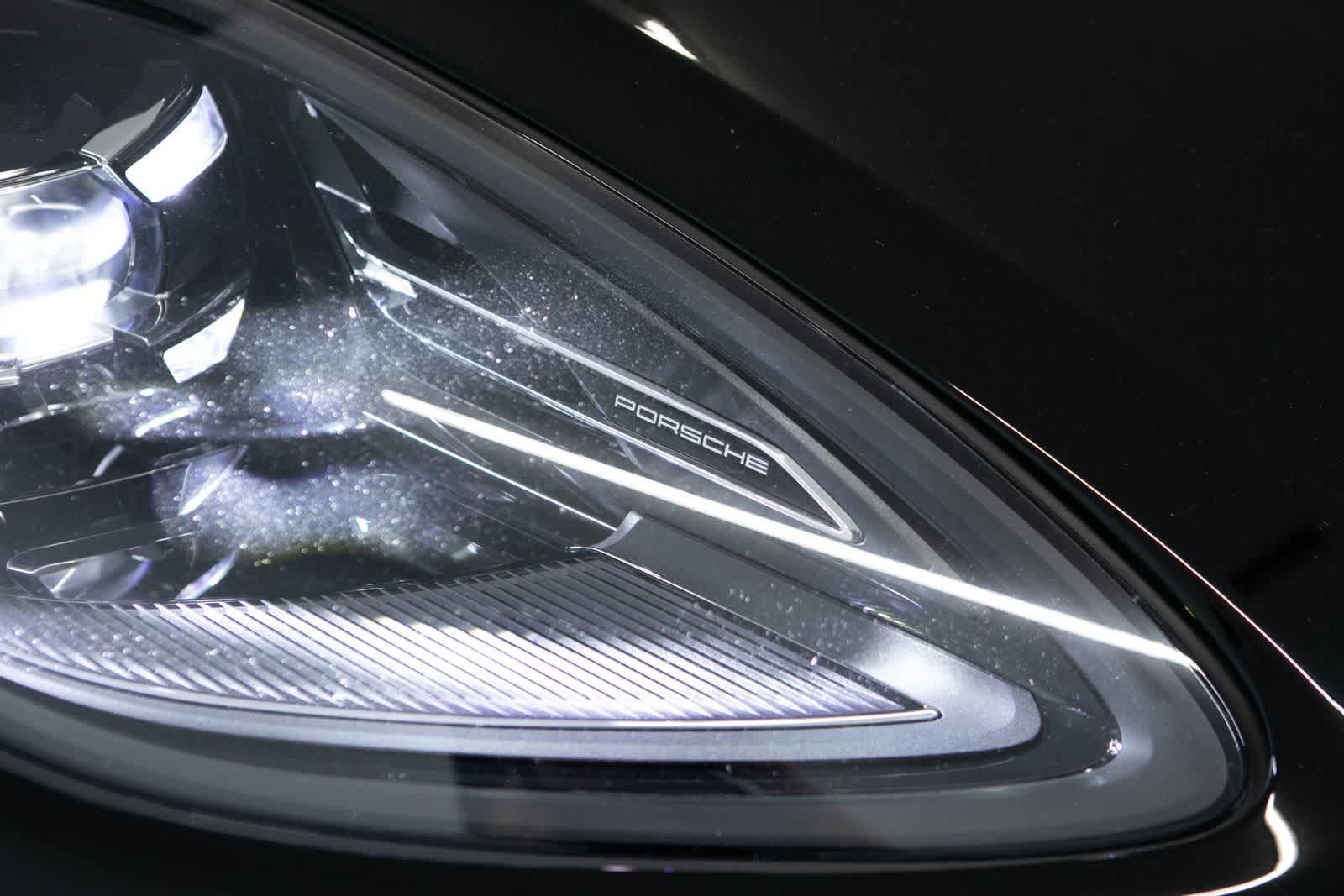 Certified 2022 Porsche Macan AWD/4WD image 16