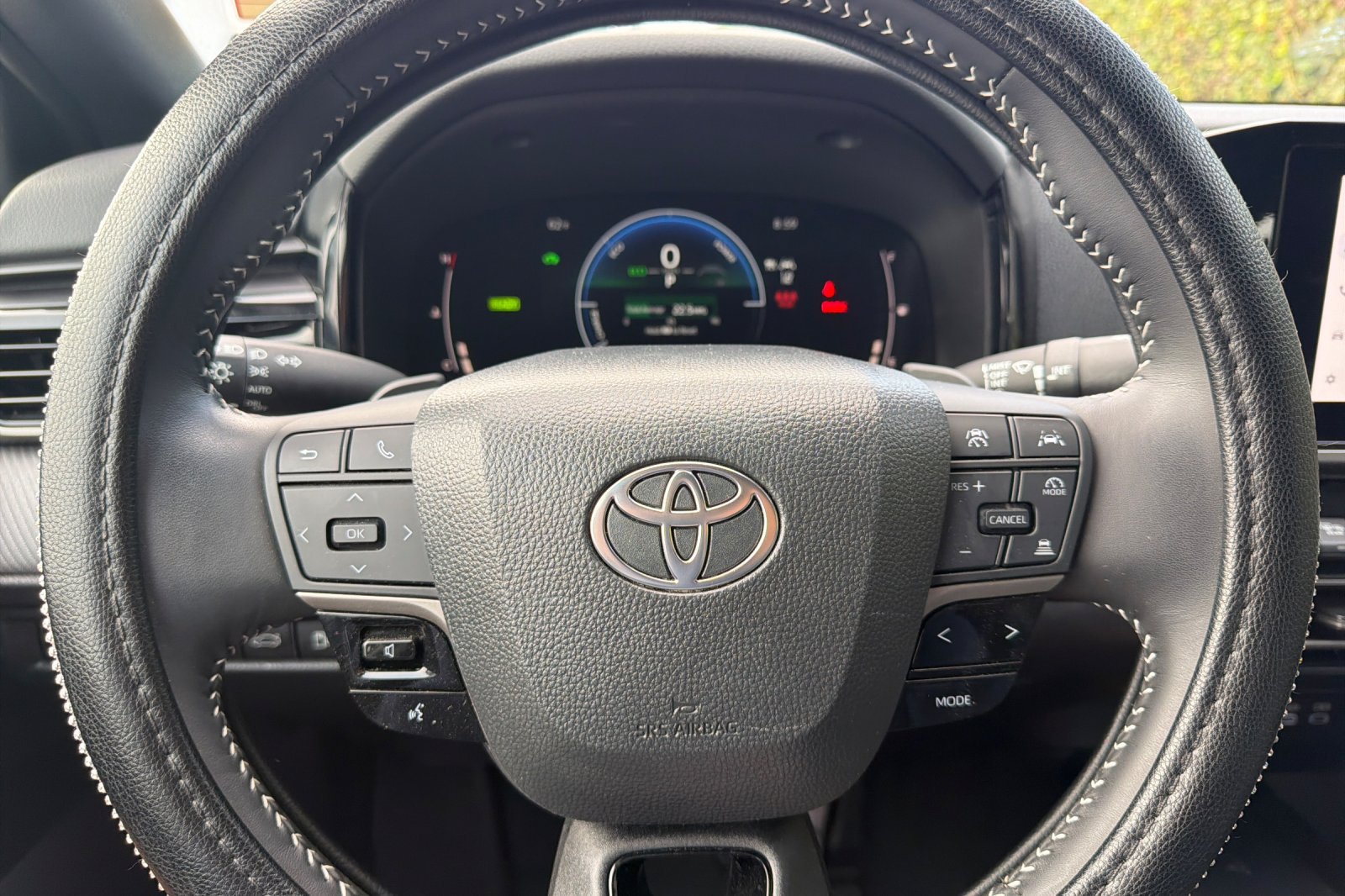 Used 2025 Toyota Camry SE w/ Convenience Package FWD image 28