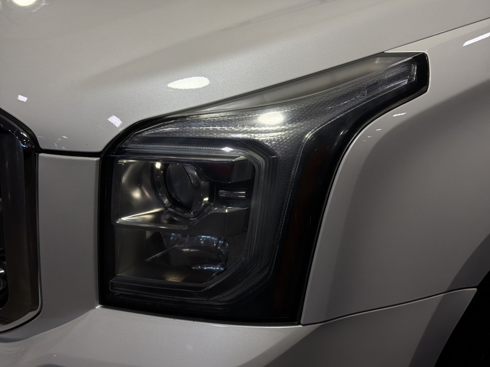 Used 2018 GMC Yukon XL SLT w/ Open Road Package AWD/4WD image 13